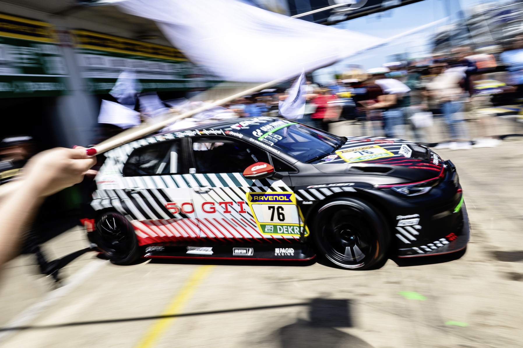 DB2025AU00918 Medium